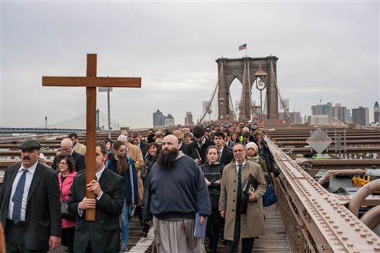 New York community holds Way of the Cross over the Brooklyn Bridge. Photo by David Galalis 