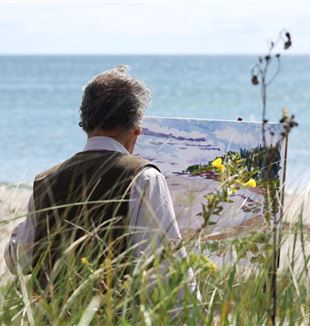 Artist Painting the Seascape. Creative Commons CC0