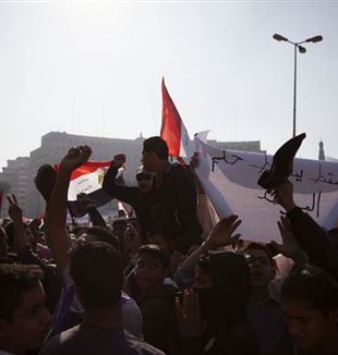 Protesters chant slogans against the Muslim Brotherhood. Photo by Y. Weeks/VOA via Wikimedia Commons